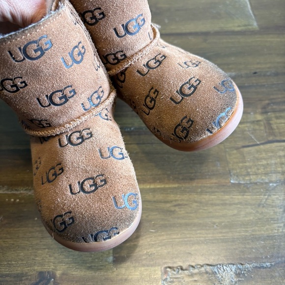UGG Logo Monogram Suede Shearling Boots Rubber Sole Toddler 6C Winter - Picture 2 of 7